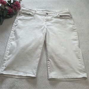 Westport White Women's Bermuda Shorts — Classic Mid-Length~ Size 12~ Summertime